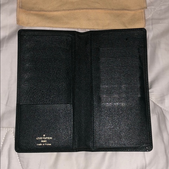 Louis Vuitton Taiga Leather Long Wallet - Picture 3 of 7